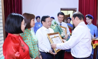 Ban Tuyên giáo và Dân vận Trung ương gặp mặt người làm báo tiêu biểu